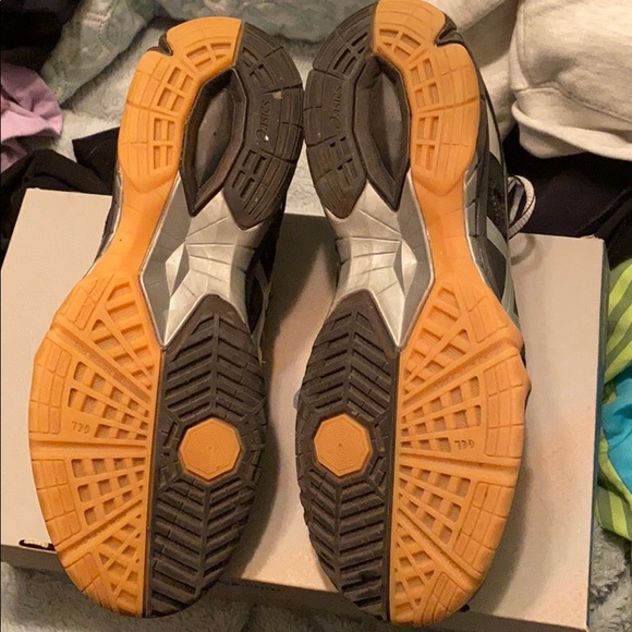 Women’s Asics Volleyball Shoes - Picture 4 of 5